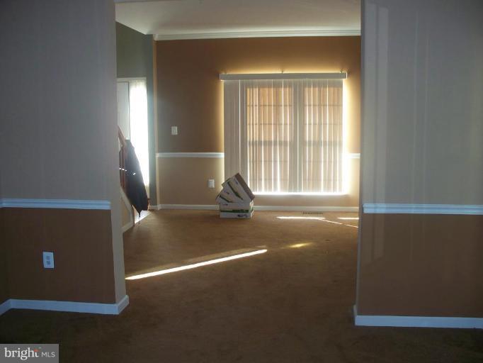 10312 Thrift Road Clinton, MD 20735 - Photo 7 of 10 Living Room