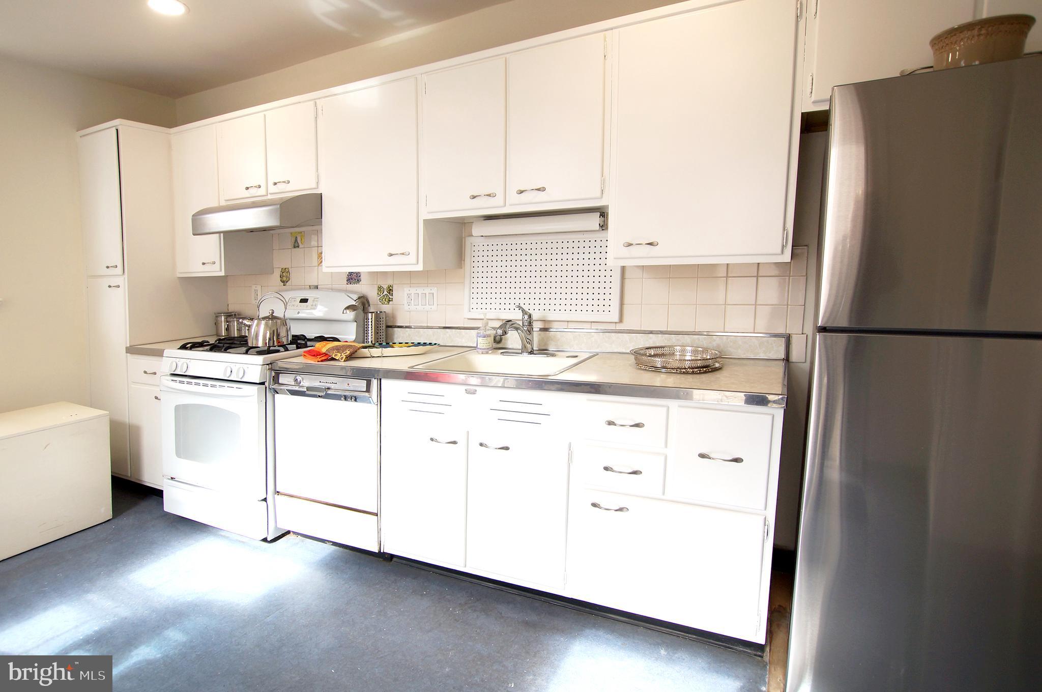 115 6th Street Southeast Washington, DC 20003 - Photo 8 of 39 All the basics...