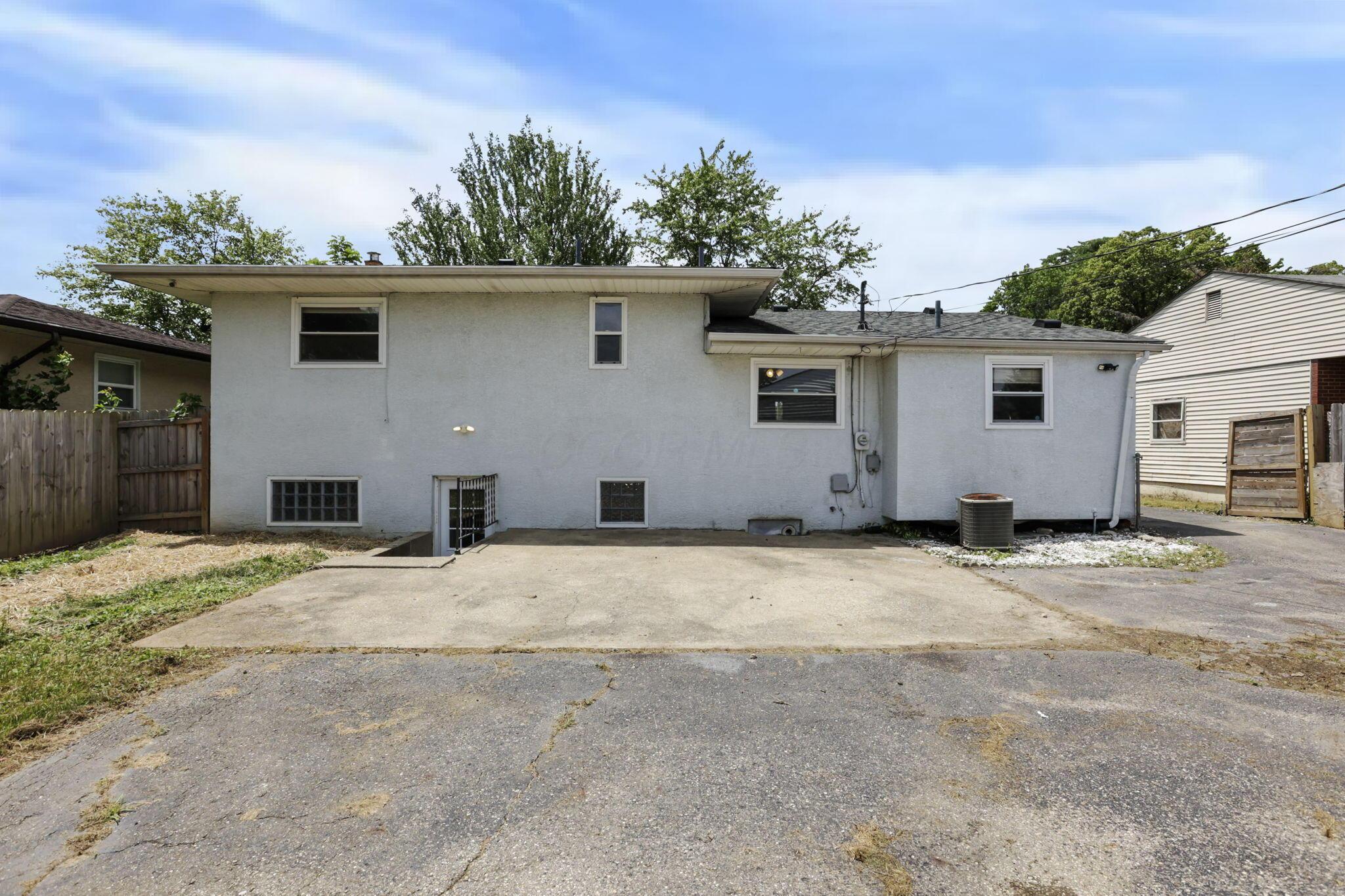 1698 Woodcrest Road Columbus, OH 43232 - Photo 41 of 51 42-web-or-mls-0D3A2406
