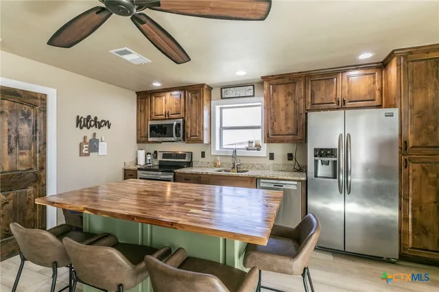 $770,000 | 3200 County Road 320, Granger, TX 76530