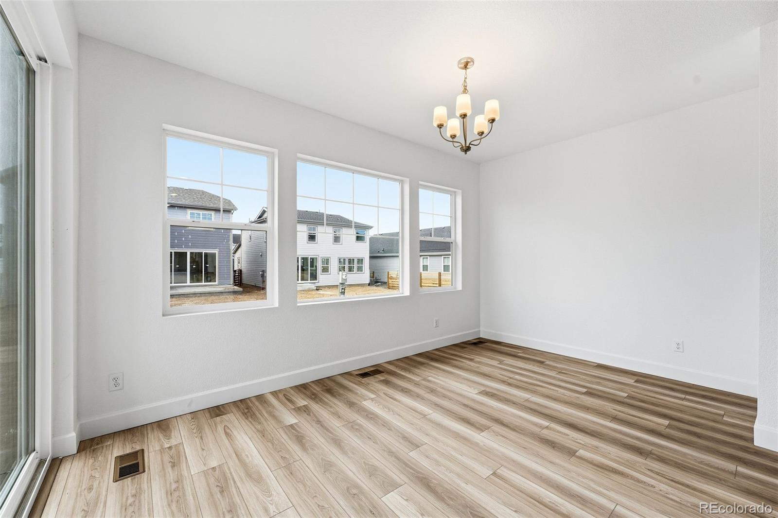 3323 North Catawba Way Aurora, CO 80019 - Photo 8 of 39