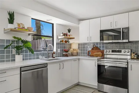 $468,000 | 3174 Peachtree Street, Sarasota, FL 34231