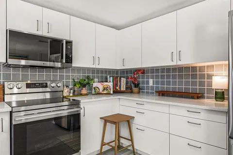 $468,000 | 3174 Peachtree Street, Sarasota, FL 34231