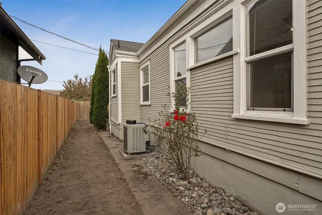 $364,950 | 1013 South 48th Street, Tacoma, WA 98408