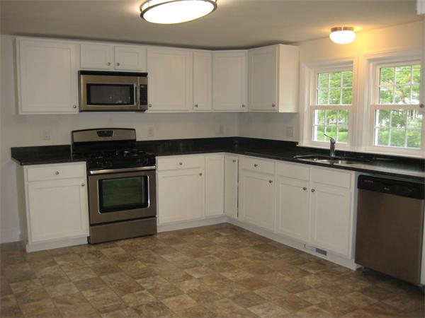 422 Waverley Road North Andover, MA 01845 - Photo 4 of 8 Gallery Image 4