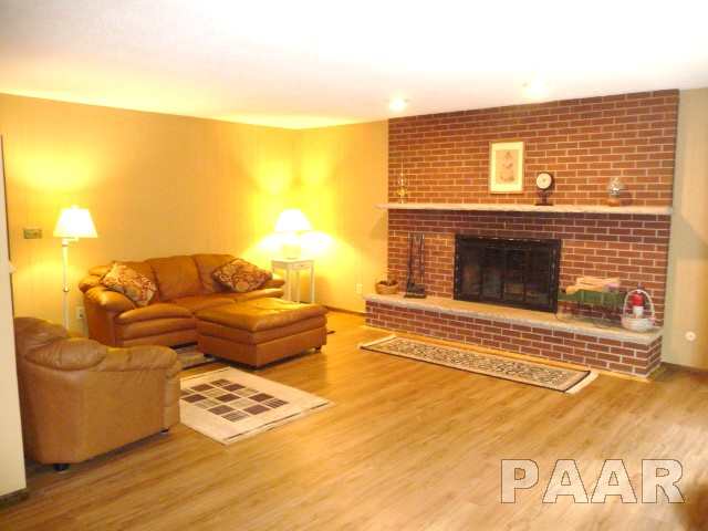 22114 Spring Creek Road Washington, IL 61571 - Photo 3 of 13 Gallery Image 3