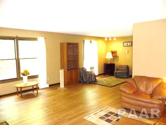 22114 Spring Creek Road Washington, IL 61571 - Photo 5 of 13 Gallery Image 5