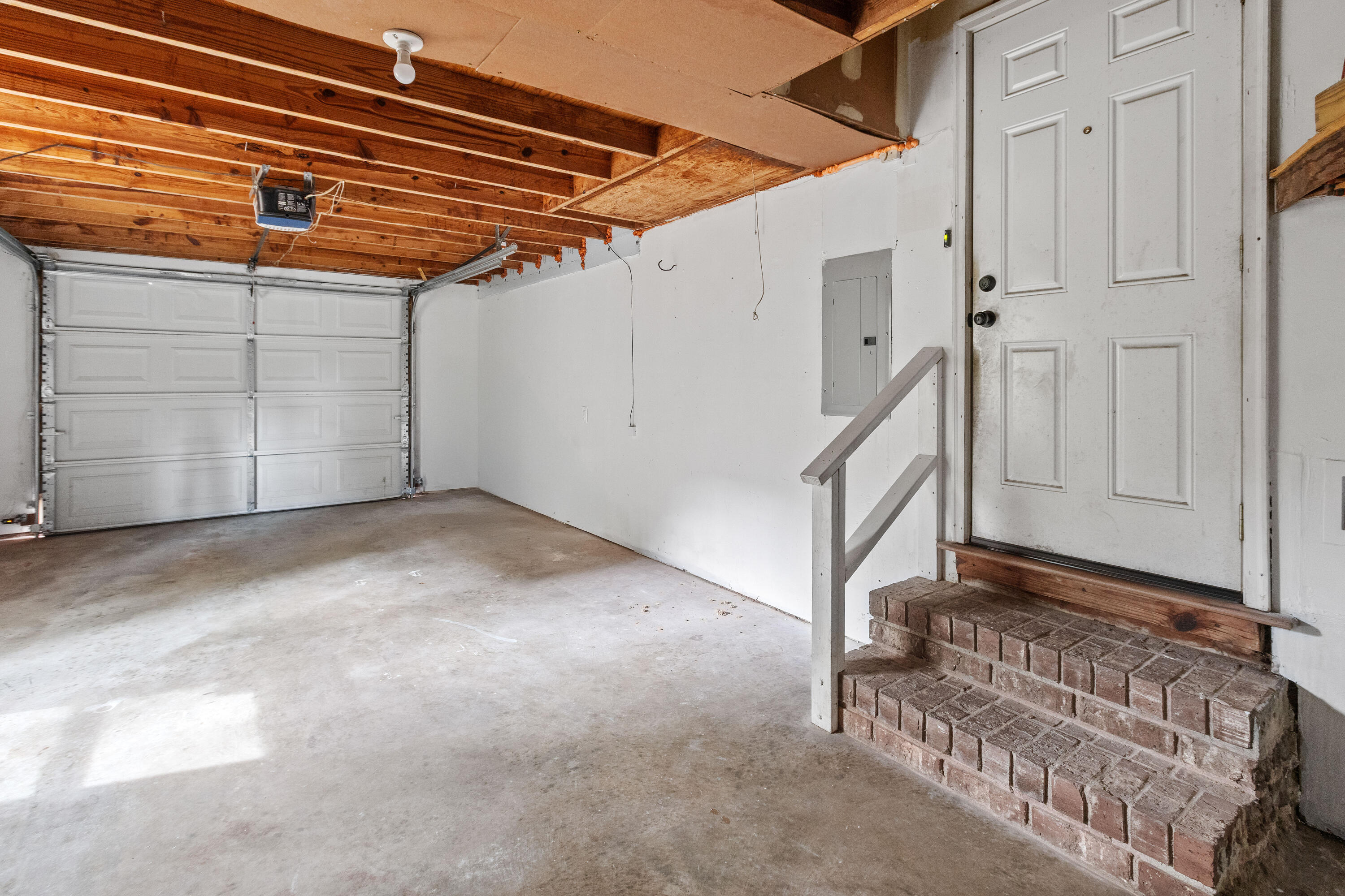 1072 Kentwood Circle Charleston, SC 29412 - Photo 35 of 42 1072KentwoodCir-CasaVerdeMediaLLC39