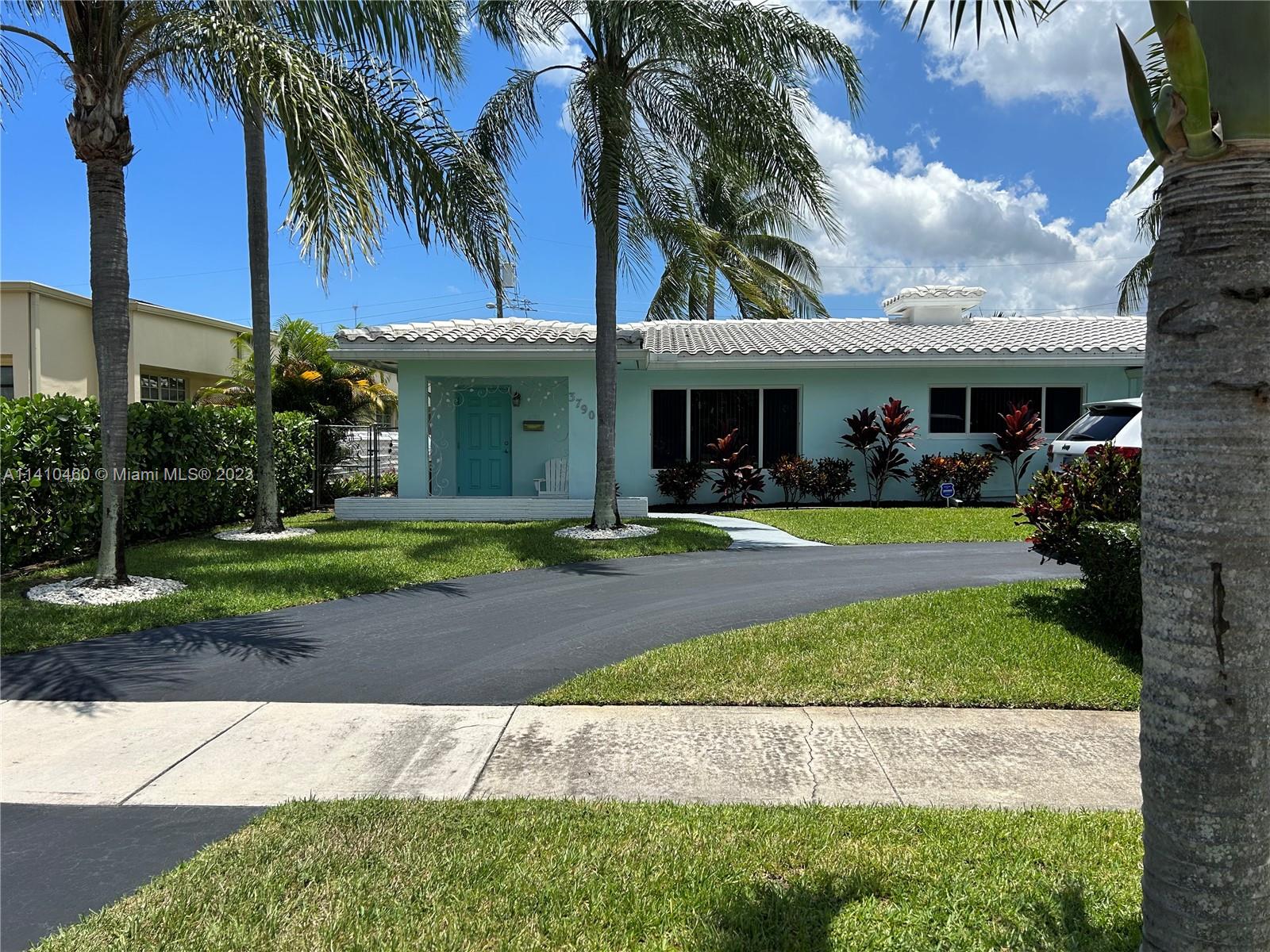 a view front of house with yard and green space