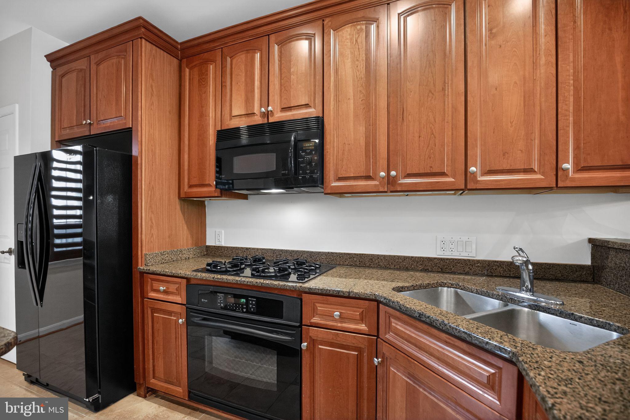 723 Runabout Loop, Unit 723 Solomons, MD 20688 - Photo 15 of 46 Gas cooking