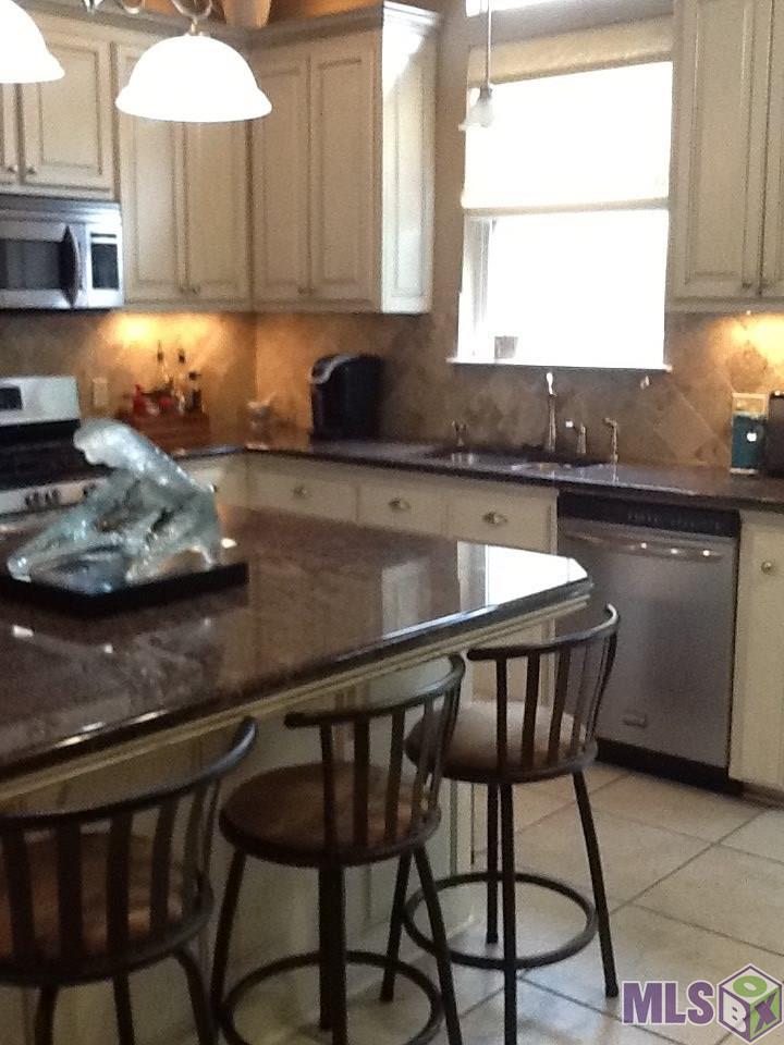 2014 Lac Cache Court Baton Rouge, LA 70816 - Photo 9 of 32 Gallery Image 9