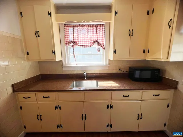 $1,650 | 1101 Grove Street, Unit A, Charlottesville, VA 22903