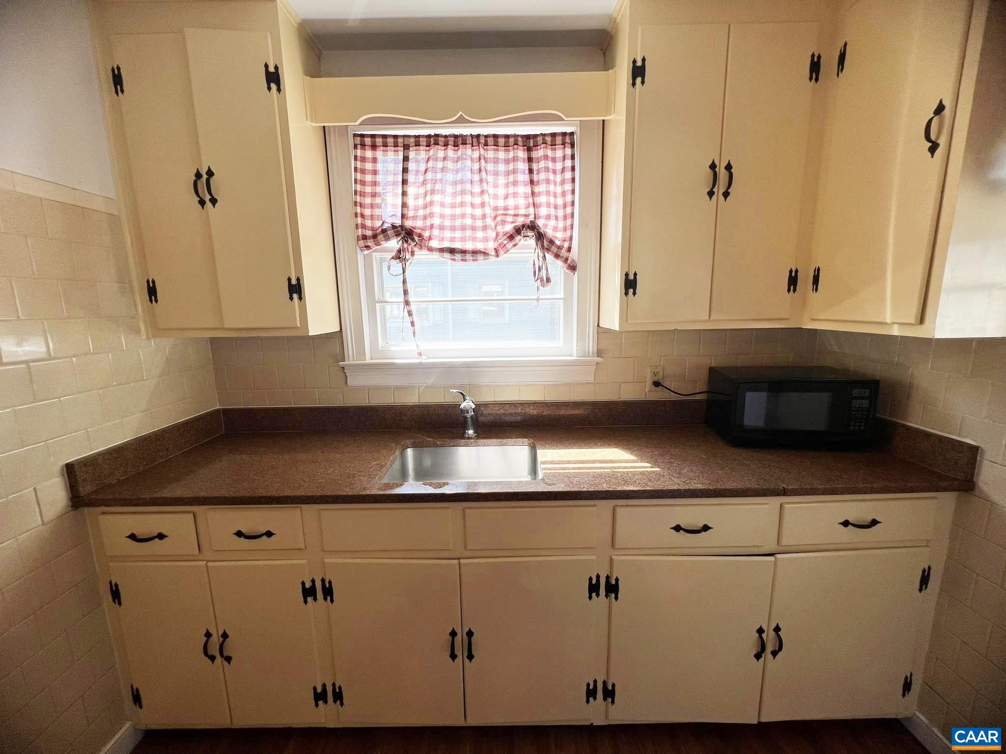 1101 Grove Street, Unit A Charlottesville, VA 22903 - Photo 7 of 17