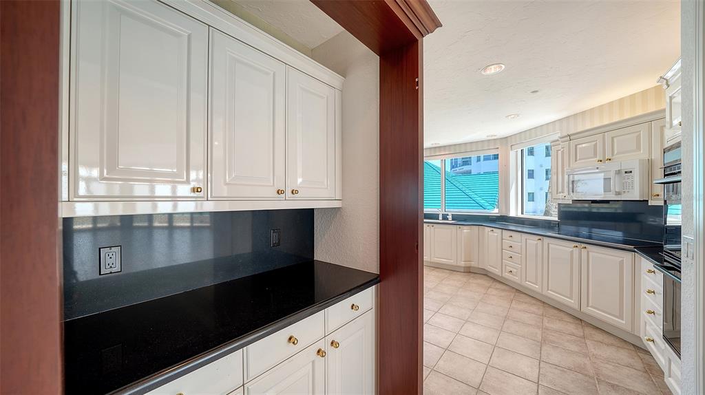 675 Longboat Club Road, Unit 23A Longboat Key, FL 34228 - Photo 19 of 66 Gallery Image 19