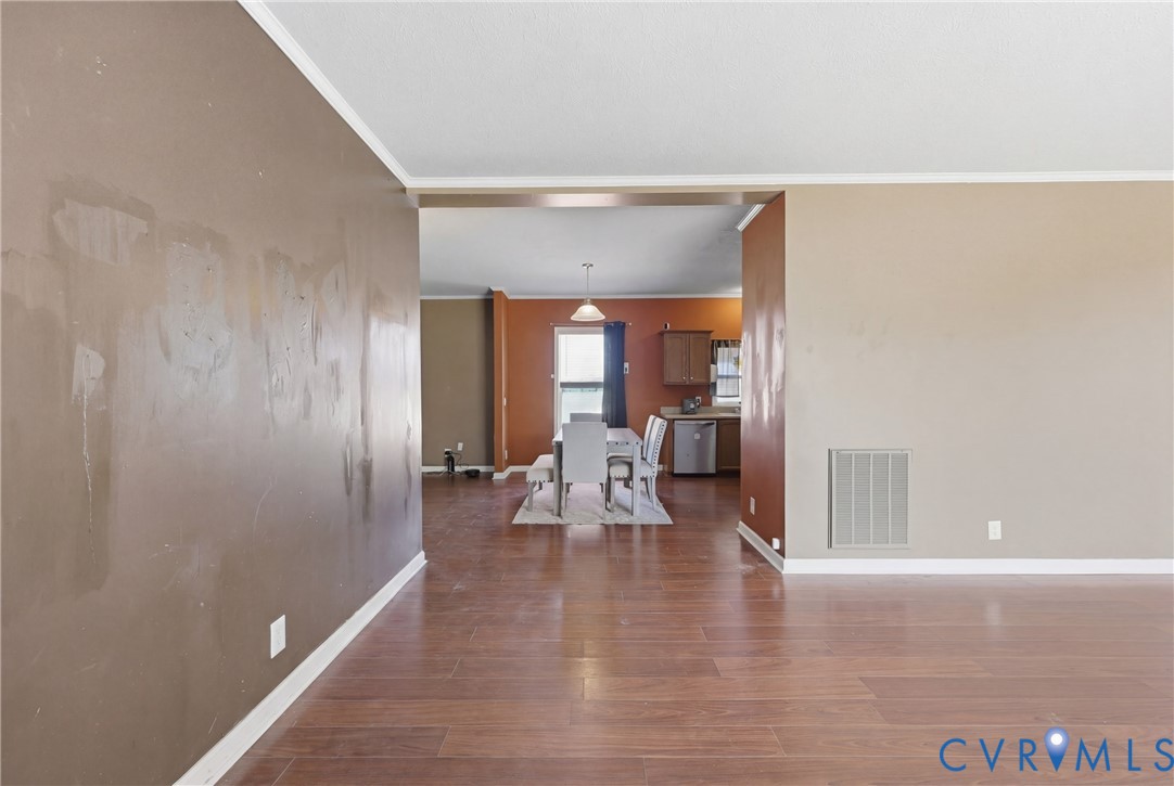 22300 Medicine Springs Road Courtland, VA 23837 - Photo 4 of 33