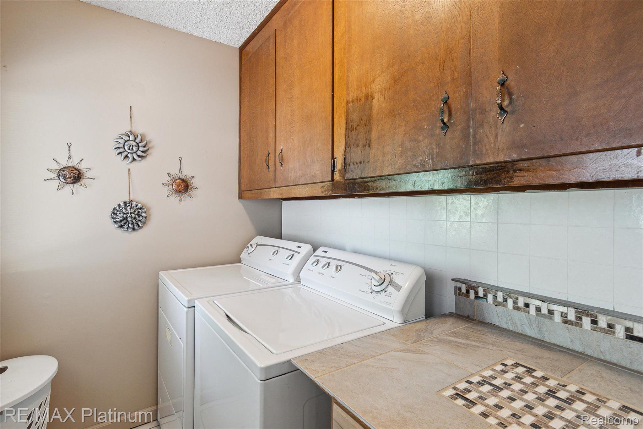 11157 Wynns Road Pinckney, MI 48169 - Photo 17 of 33 Laundry room