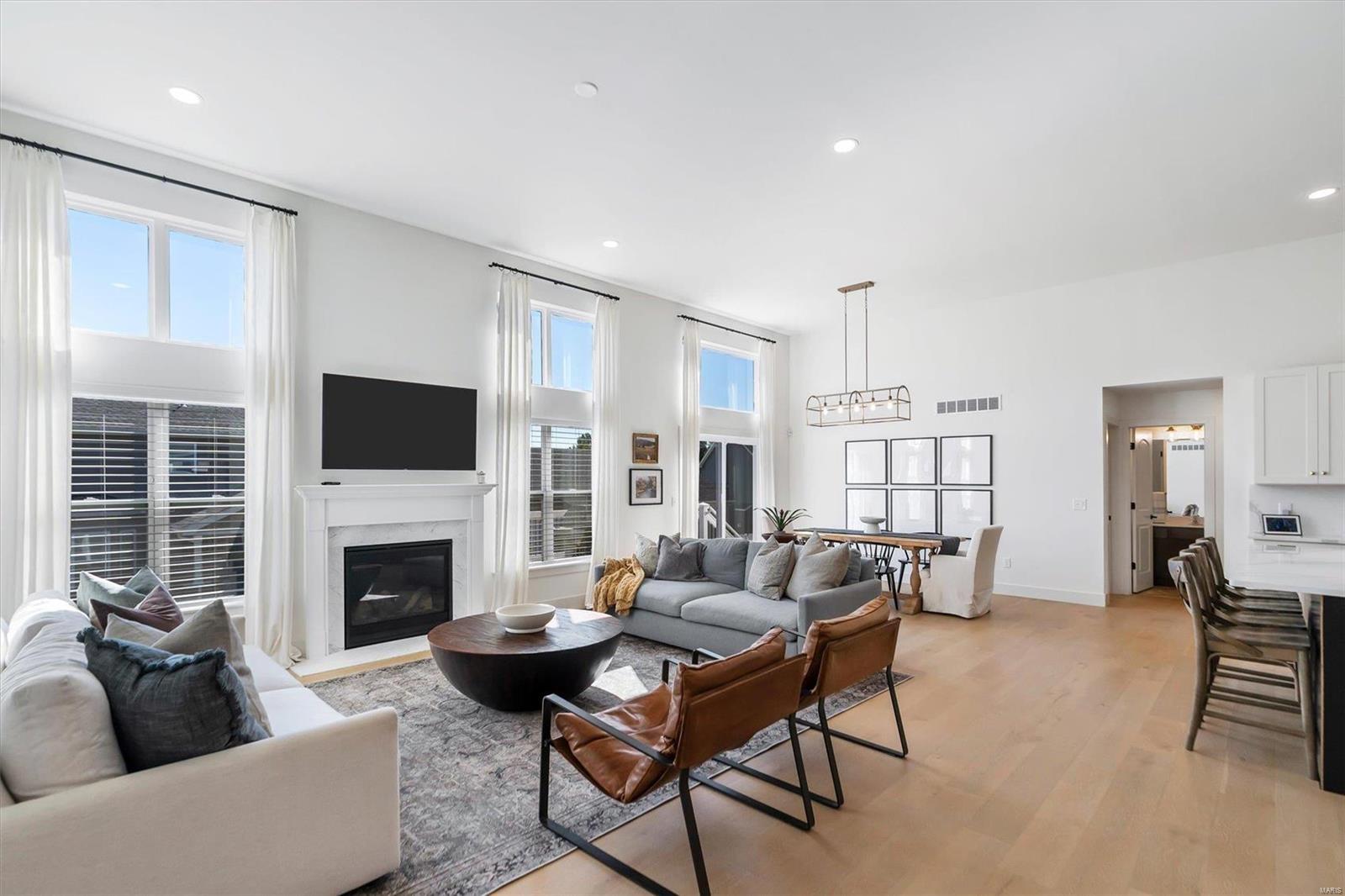 730 Andrew Ryan Lane Ballwin, MO 63021 - Photo 4 of 38