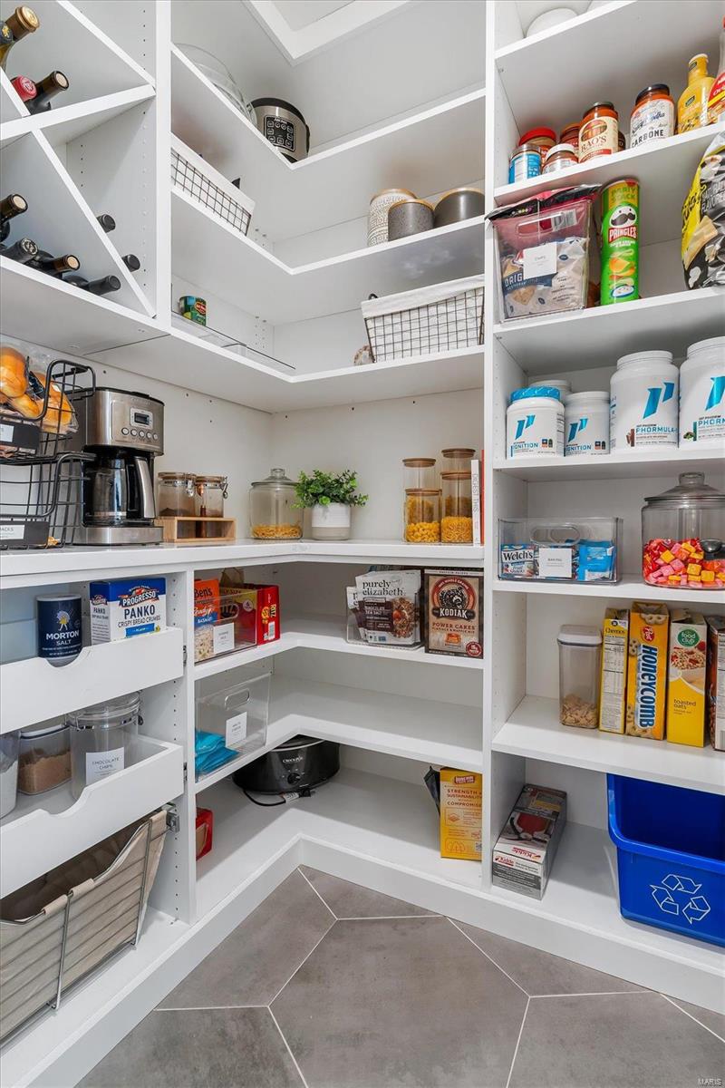 730 Andrew Ryan Lane Ballwin, MO 63021 - Photo 8 of 38