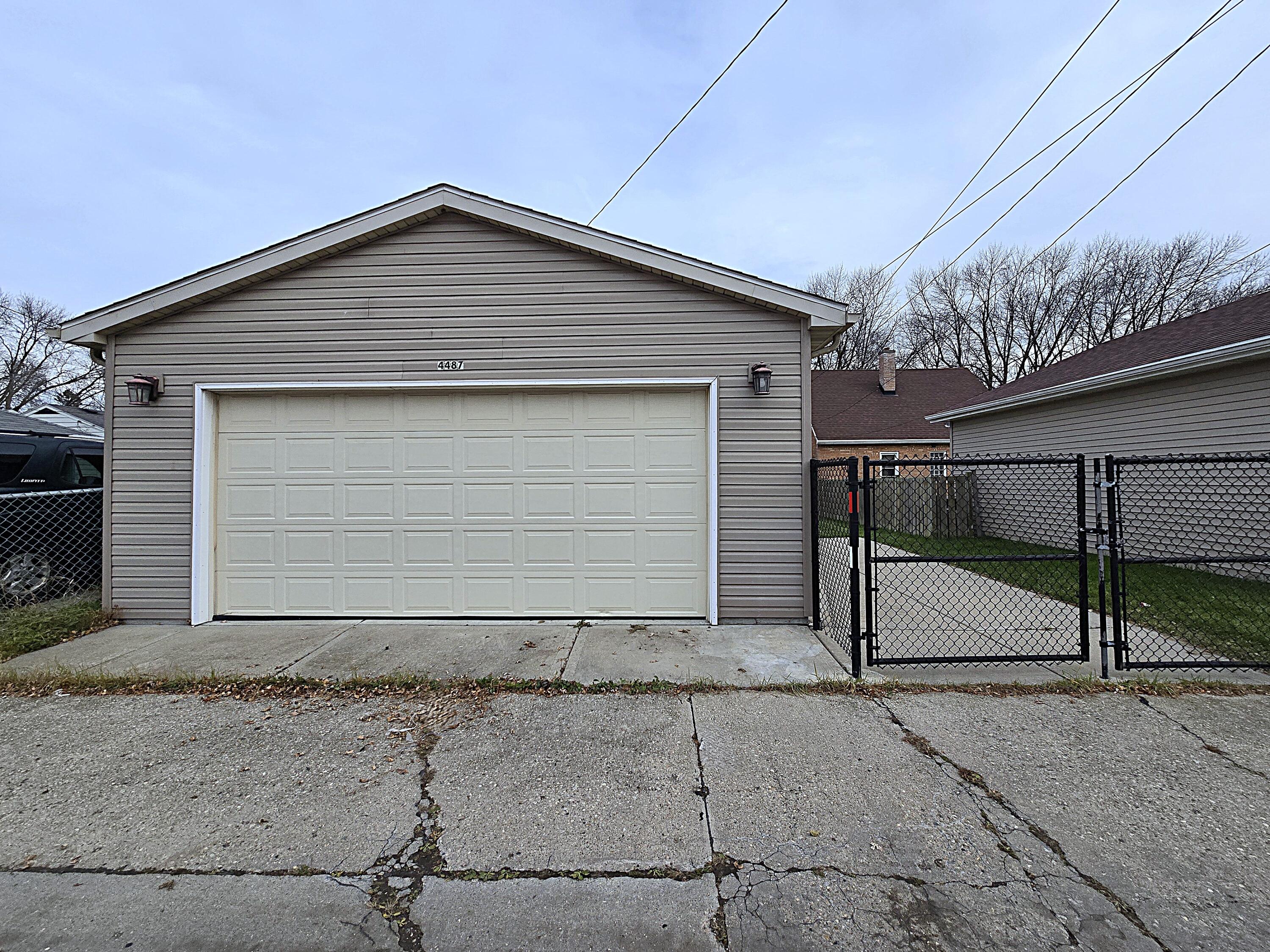 4487 North 21st Street Milwaukee, WI 53209 - Photo 34 of 40 Off Street Parking