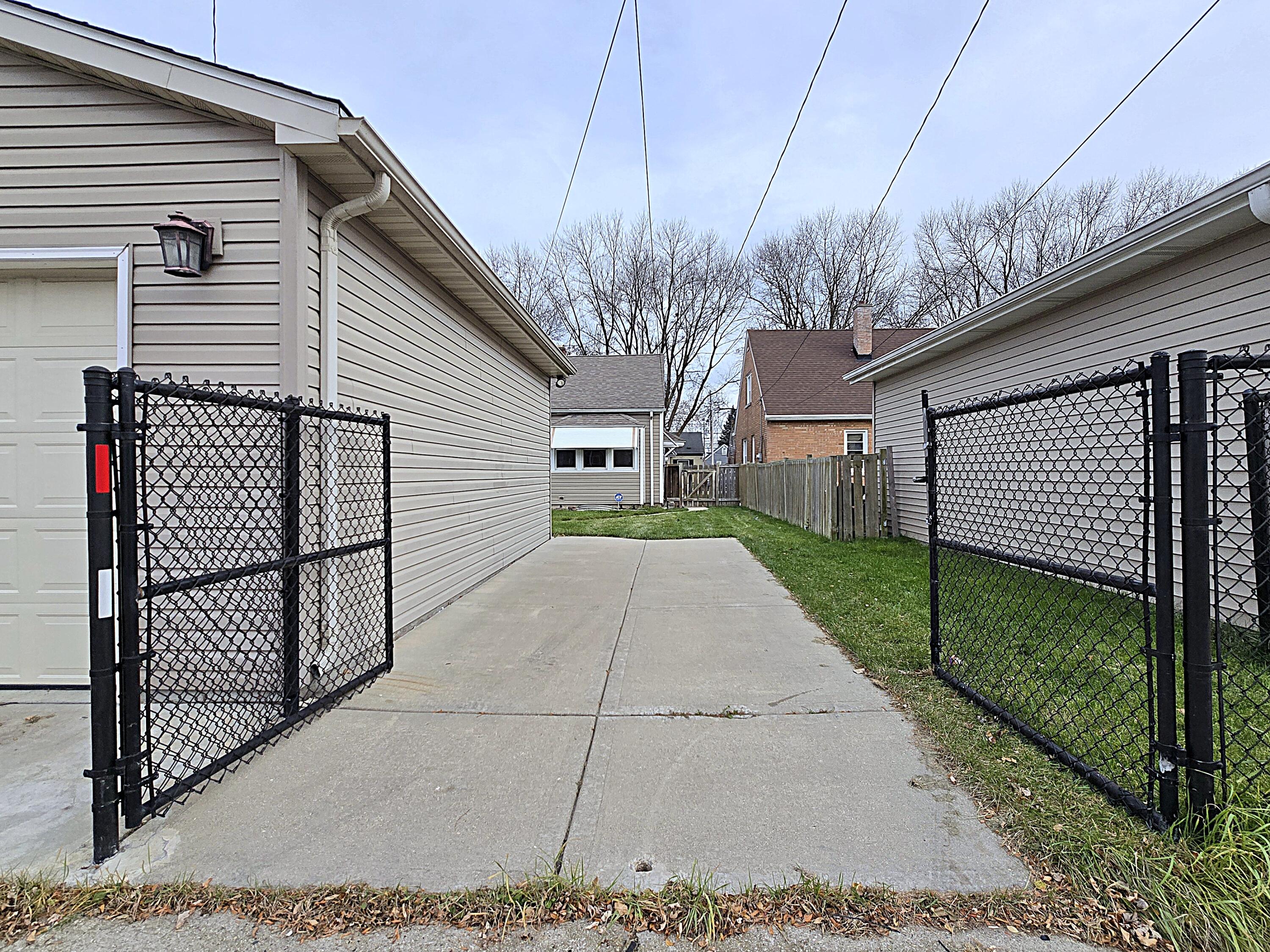 4487 North 21st Street Milwaukee, WI 53209 - Photo 35 of 40 Parking Slab