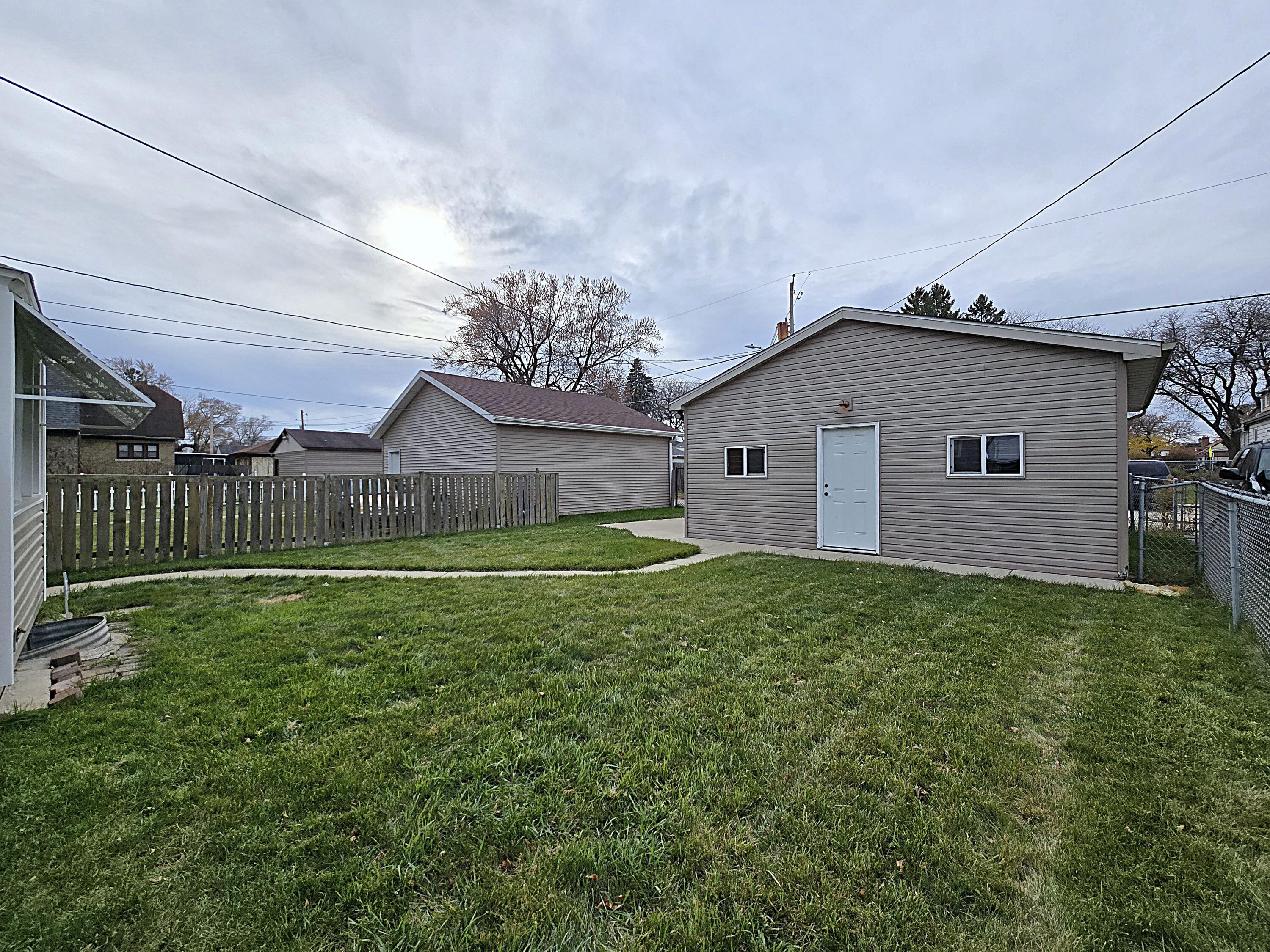 4487 North 21st Street Milwaukee, WI 53209 - Photo 37 of 40 Backyard