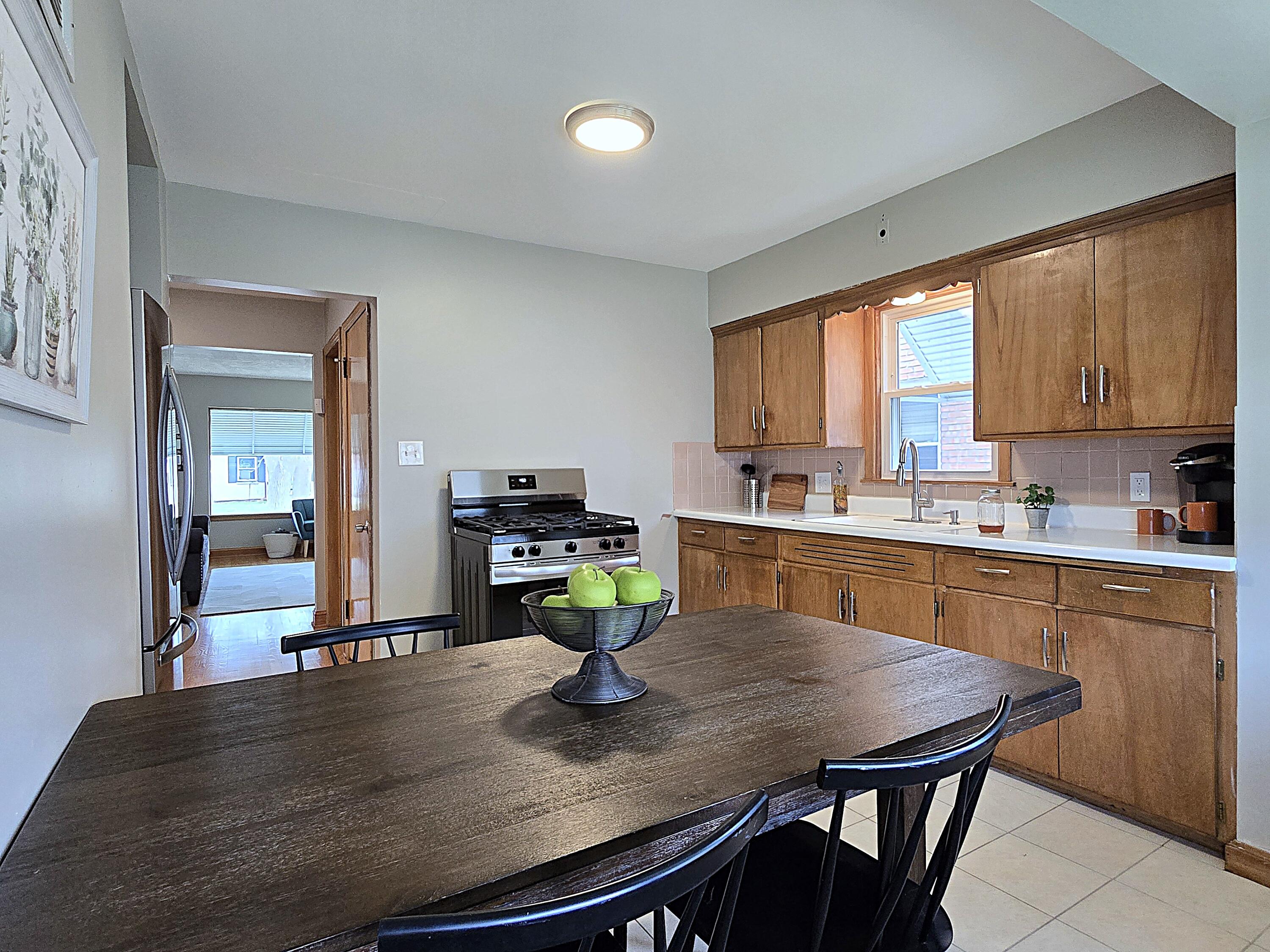 4487 North 21st Street Milwaukee, WI 53209 - Photo 4 of 40 Kitchen