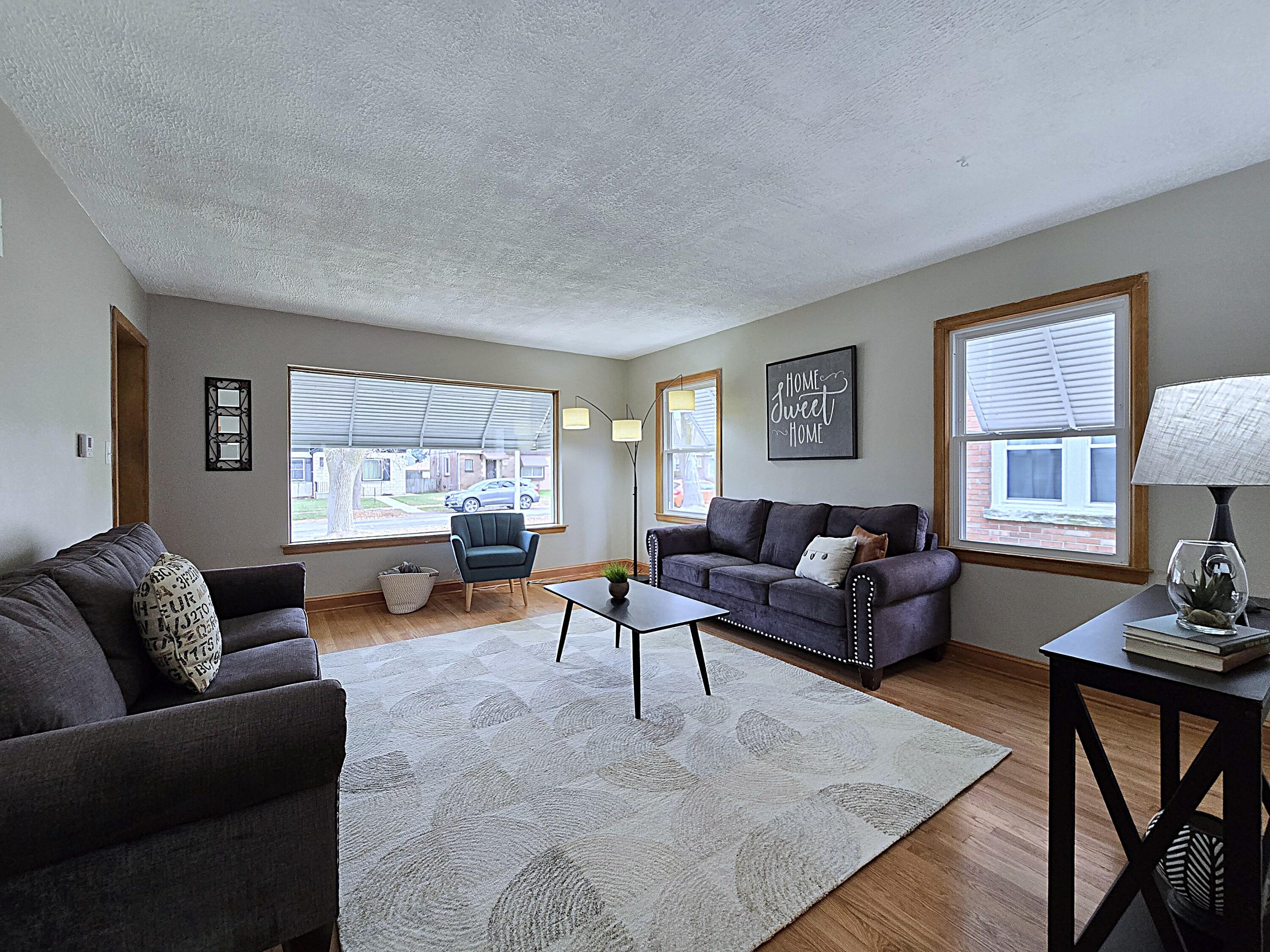 4487 North 21st Street Milwaukee, WI 53209 - Photo 7 of 40 Living Room