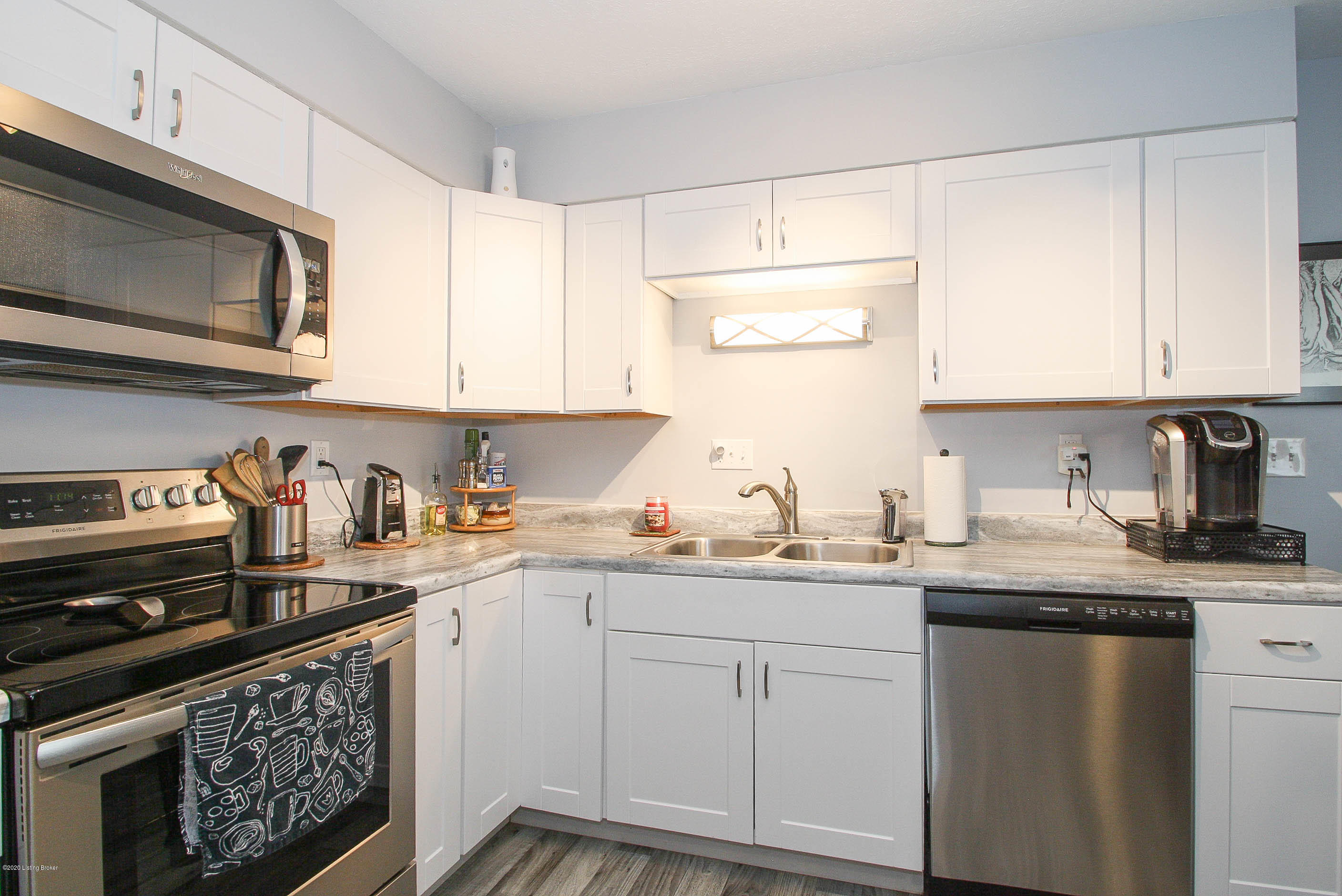 136 Oak Ridge Drive Radcliff, KY 40160 - Photo 7 of 19 Kitchen