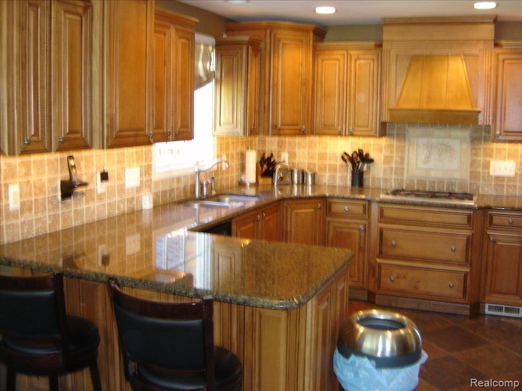 1348 Wiltshire Road Berkley, MI 48072 - Photo 2 of 24 Kitchen
