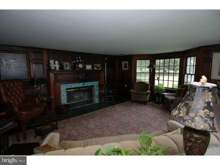 2800 Monmouth Road Jobstown, NJ 08041 - Photo 8 of 25 Living Room