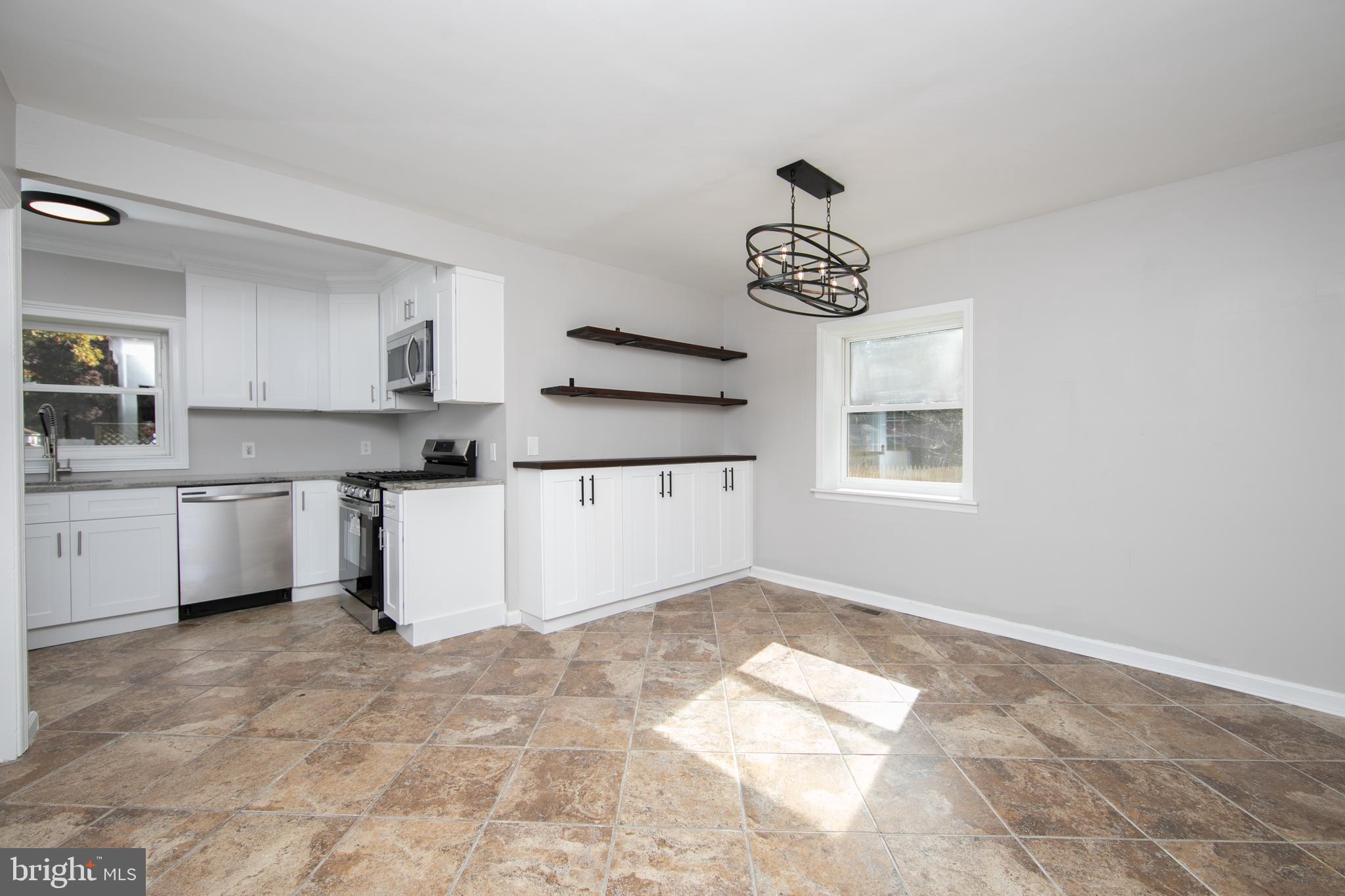 246 Oak Road Williamstown, NJ 08094 - Photo 8 of 35