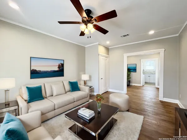 $775 | 411 East Courtland Place, Unit 3, San Antonio, TX 78212