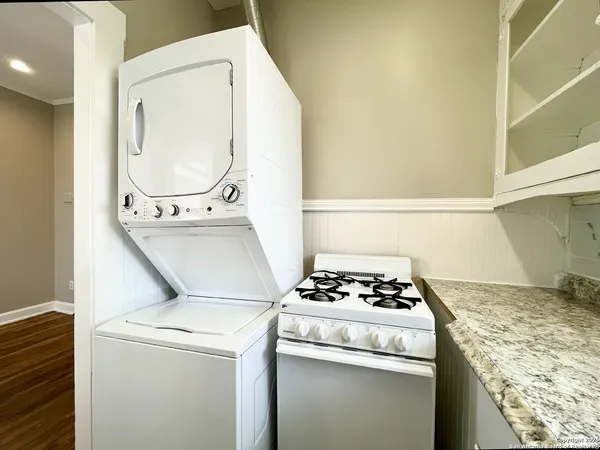 $775 | 411 East Courtland Place, Unit 3, San Antonio, TX 78212