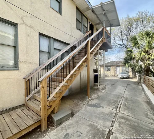 $775 | 411 East Courtland Place, Unit 3, San Antonio, TX 78212