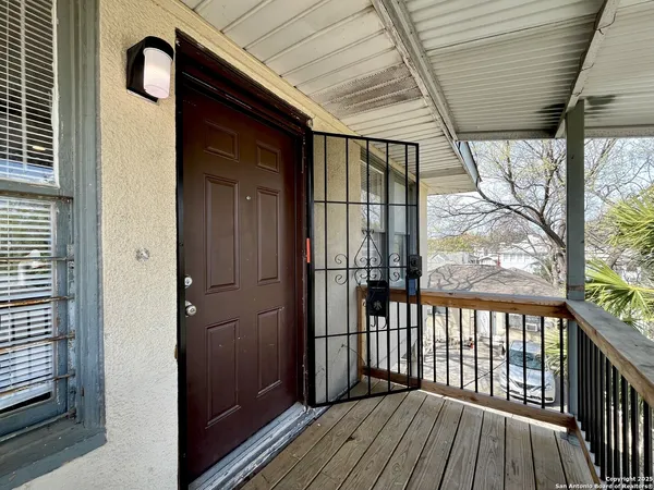 $775 | 411 East Courtland Place, Unit 3, San Antonio, TX 78212
