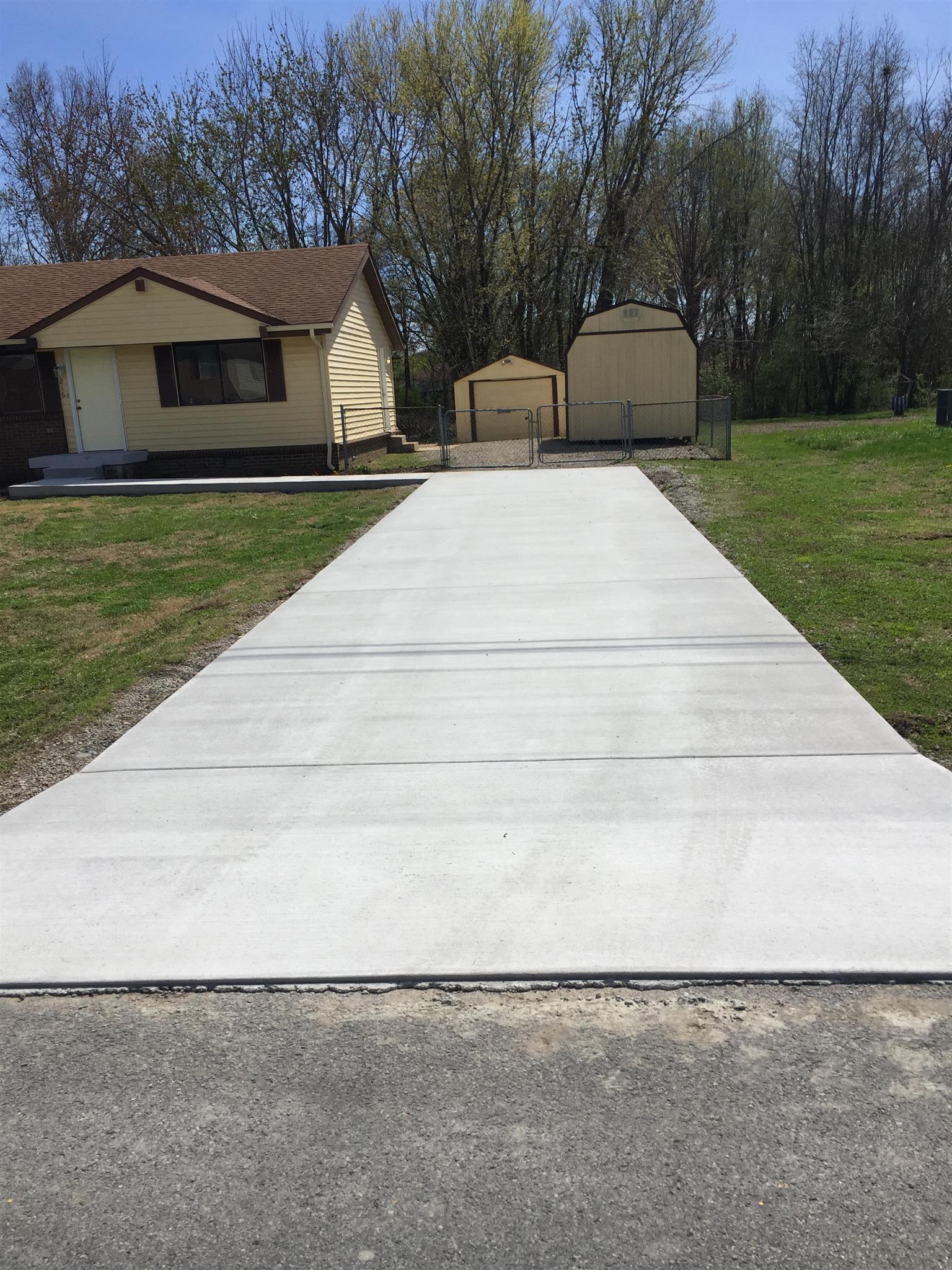 216 State Line Road Clarksville, TN 37042 - Photo 3 of 25