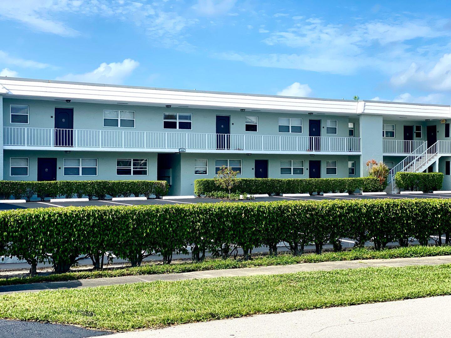 665 Glouchester Street, Unit 9 Boca Raton, FL 33487 - Photo 1 of 15 exterior