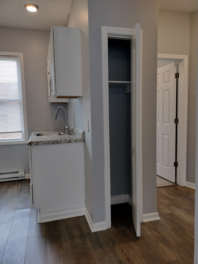 6601 South Green Street, Unit 8232 Chicago, IL 60621 - Photo 9 of 12 a room with a sink and a mirror