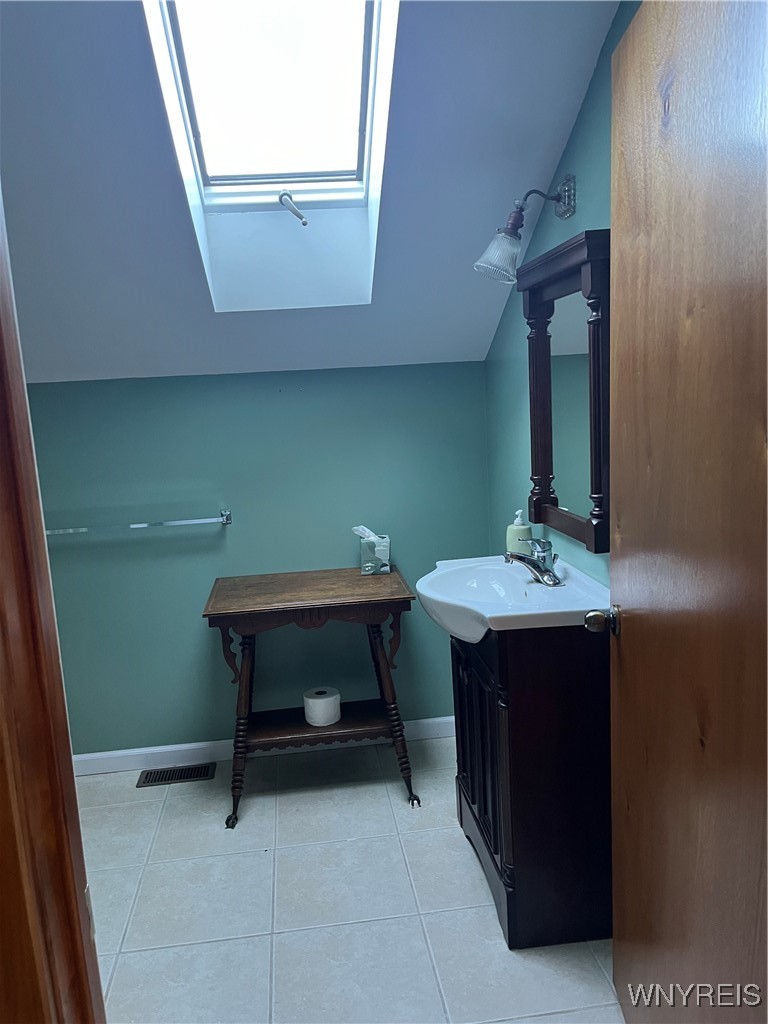 6293 East Lake Road Burt, NY 14028 - Photo 24 of 34 2nd floor full bath