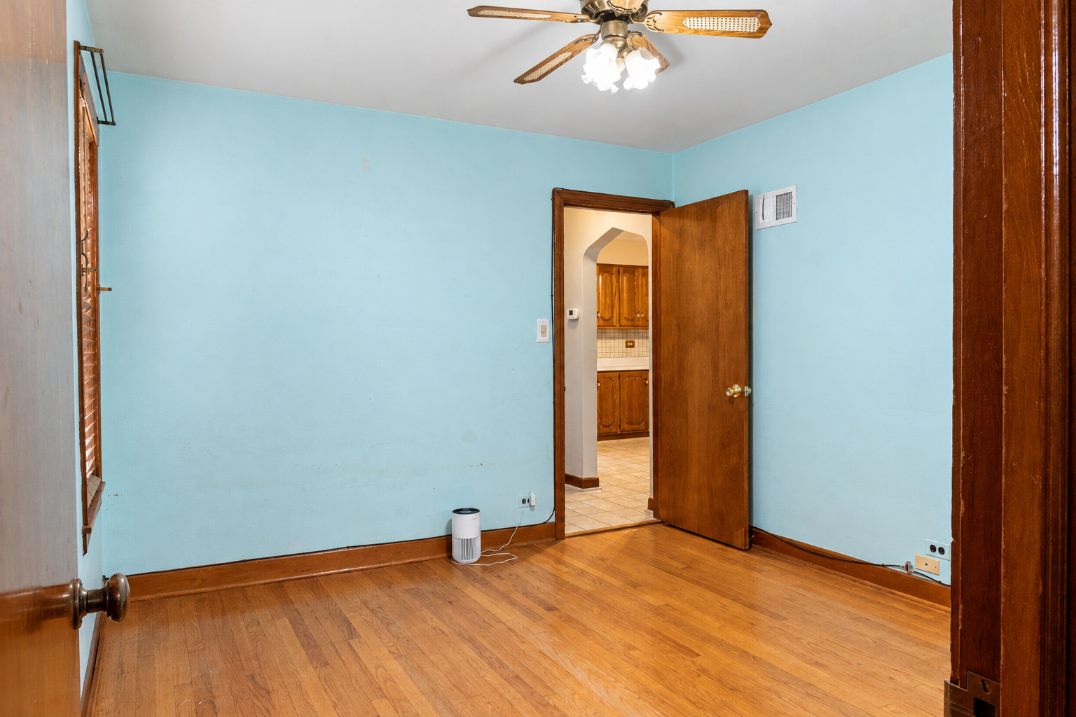 5155 South Kenneth Avenue Chicago, IL 60632 - Photo 8 of 21 Gallery Image 8