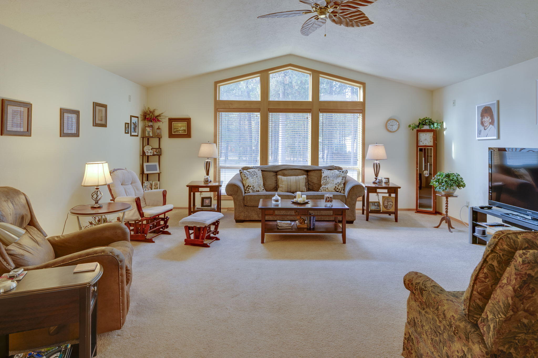 15939 Old Mill Road La Pine, OR 97739 - Photo 23 of 53 Family room