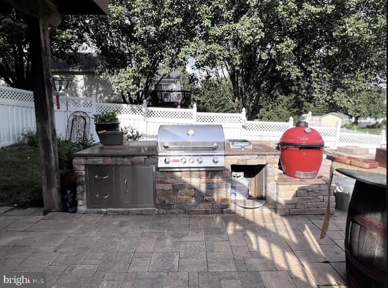 383 El Vista Drive Hanover, PA 17331 - Photo 35 of 37 Outdoor kitchen