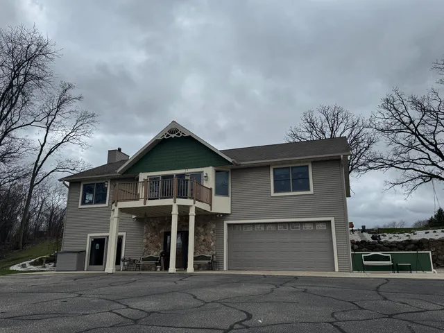 $749,900 | W360S10139 Markham Road, Eagle, WI 53119