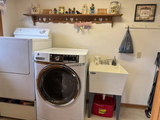 $749,900 | W360S10139 Markham Road, Eagle, WI 53119