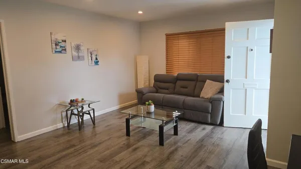 $3,900 | 18029 Bullock Street, Encino, CA 91316