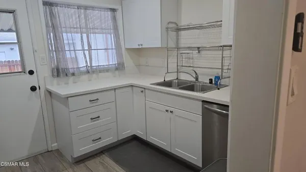 $3,900 | 18029 Bullock Street, Encino, CA 91316