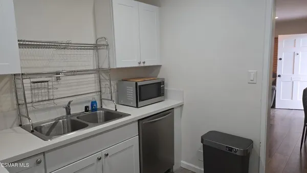 $3,900 | 18029 Bullock Street, Encino, CA 91316