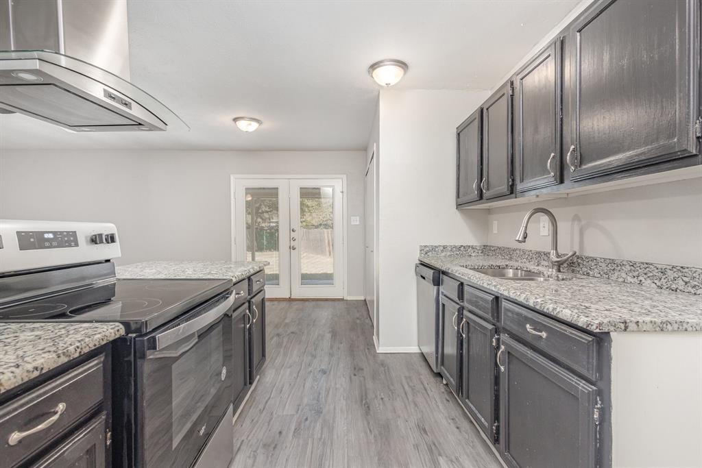 733 Rolling Ridge Drive Allen, TX 75002 - Photo 3 of 17