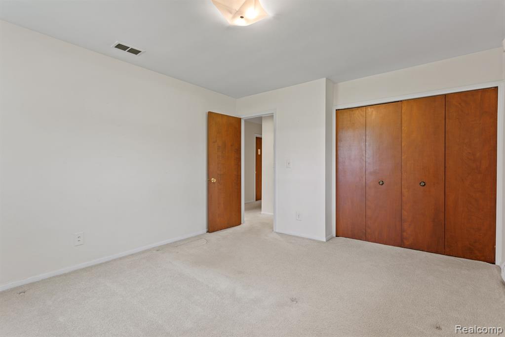 25826 Farmington Road Farmington Hills, MI 48336 - Photo 28 of 43