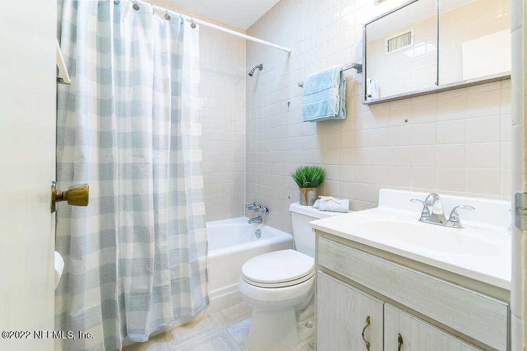 3846 Bess Road Jacksonville, FL 32277 - Photo 11 of 18 Guest Bath